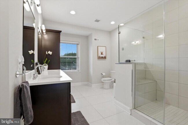 Building Photo - 159 Green Ln