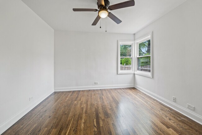 Building Photo - 6114 N Lenox Ave