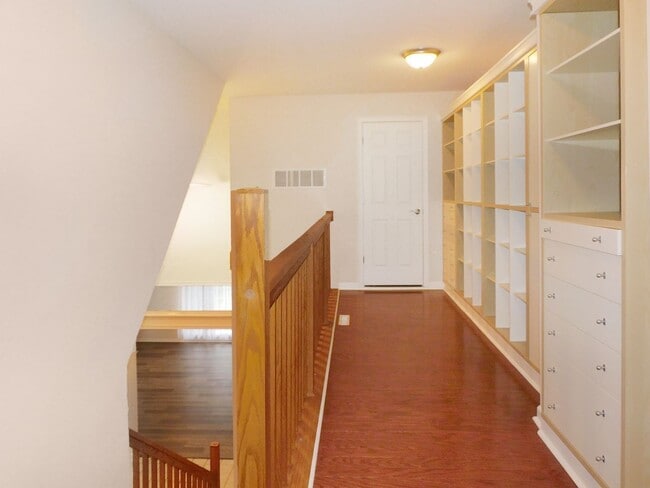 Building Photo - 48145 Mayflower Dr