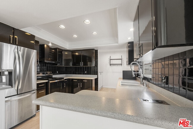 Building Photo - 745 Oxford Ave