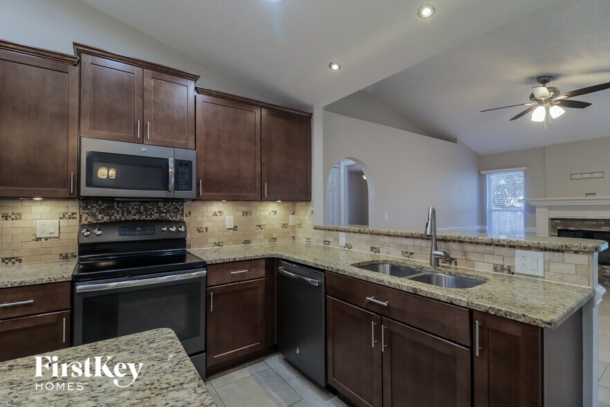 Building Photo - 6633 Emil Ave