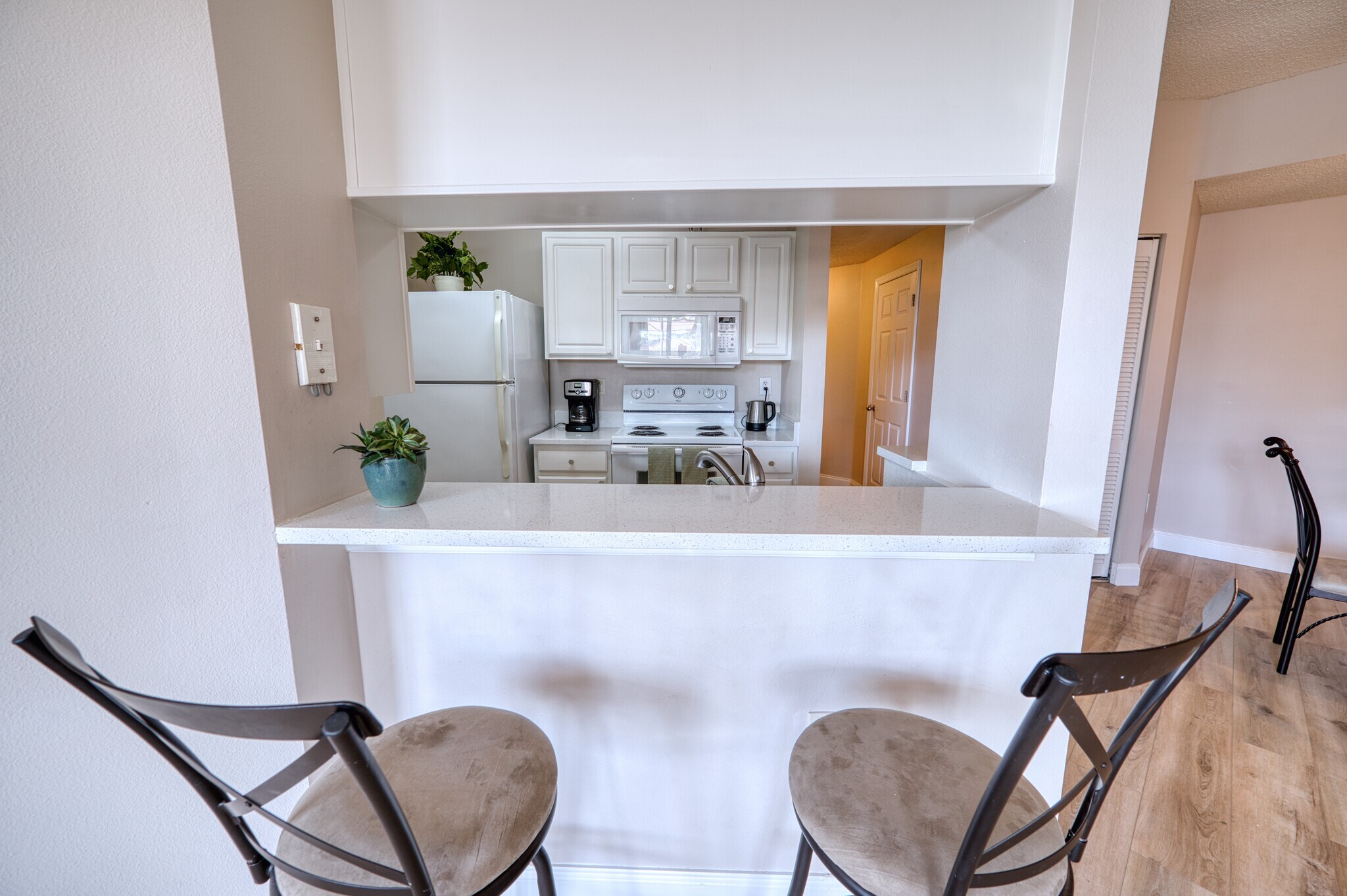 Breakfast Bar - 5551 Bentgrass Dr