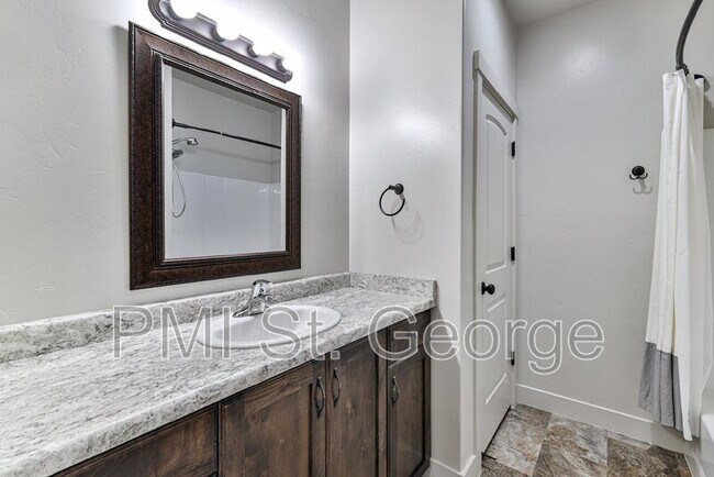 Building Photo - 3731 E Shooting Star Ln