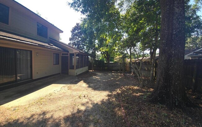 Building Photo - 3929 Balsam Dr