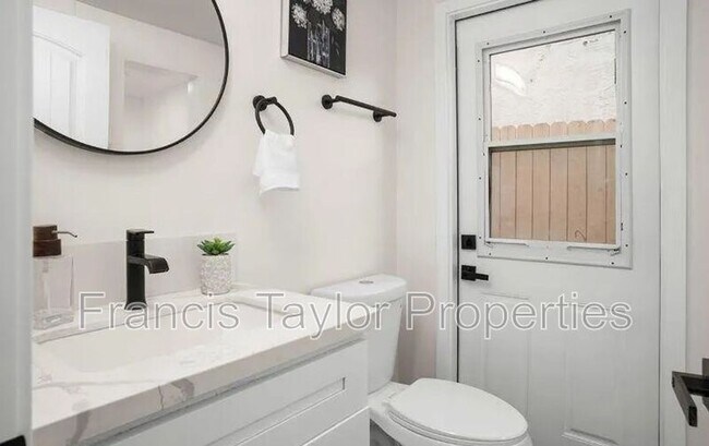 Building Photo - 13837 Paseo Cardiel