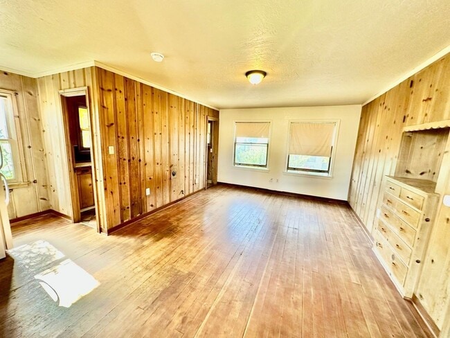 Building Photo - 387 N Glenn Ave