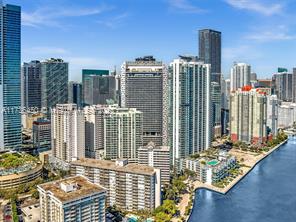 Building Photo - 1300 Brickell Bay Dr