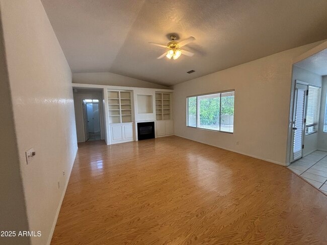 Building Photo - 1421 Laree Ave