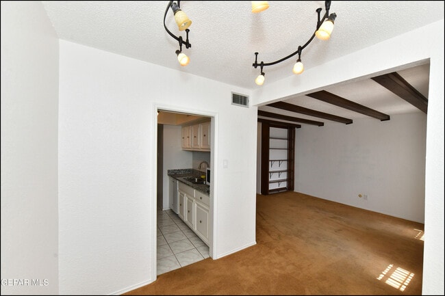 Building Photo - 6201 Escondido Dr