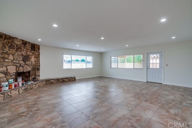 Building Photo - 650 W Florence Ave