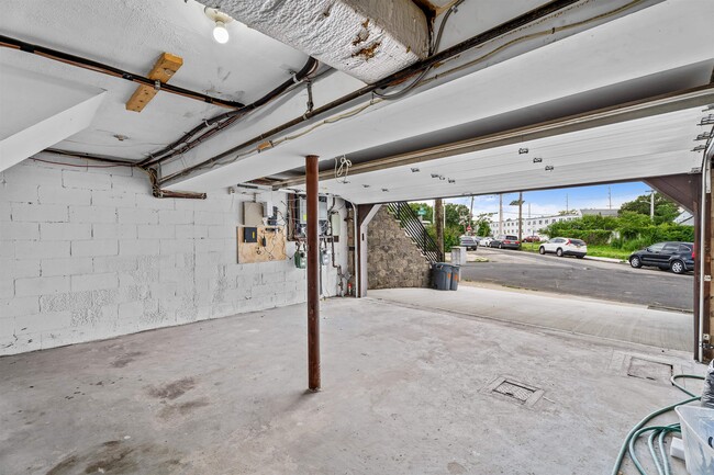 Building Photo - 336 Winfield Ave