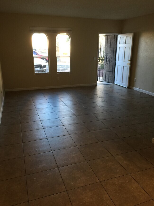 Building Photo - 1372 Pattee Cir