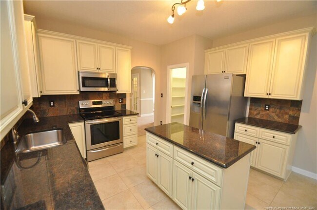 Building Photo - 206 Whiteberry Dr