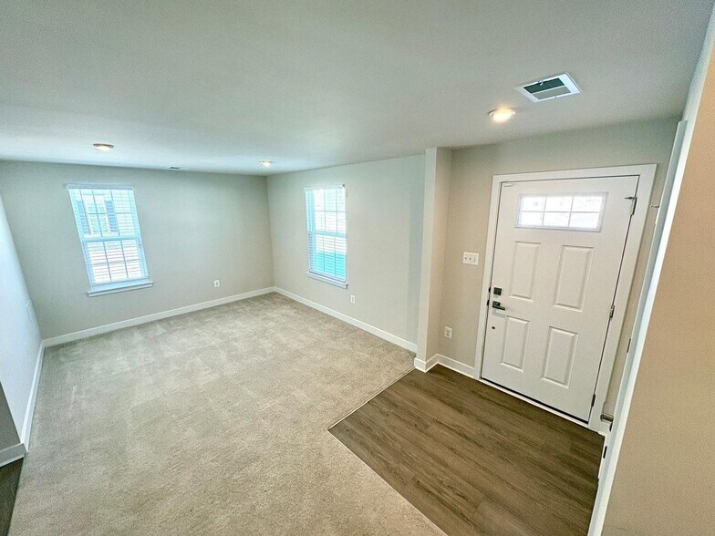 Building Photo - 856 New Castle Landing Dr