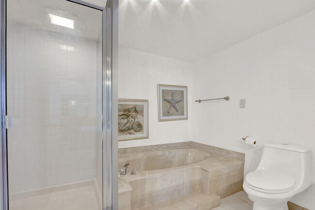 Building Photo - 5510 N Ocean Dr