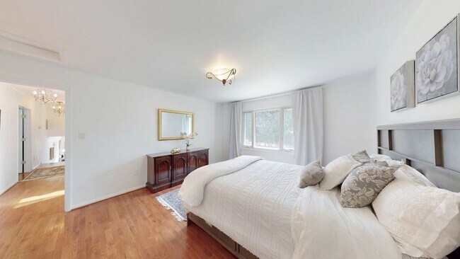 Building Photo - 317 Springvale Rd