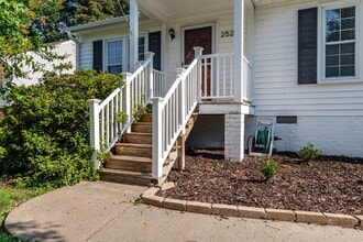Building Photo - 3 Bedroom Ranch Home with Fenced Yard in Richmond – Available July 15th – $2,295/mo