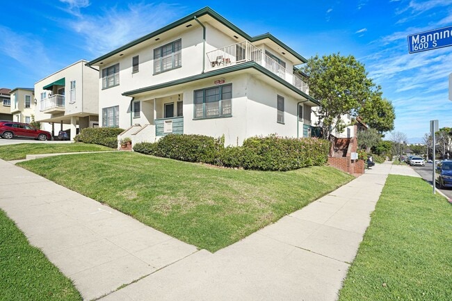 Building Photo - 1692 Manning Ave