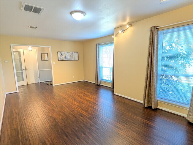 Building Photo - 9702 Harrowgate Dr