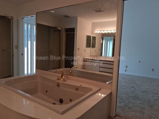 Building Photo - 1903 S MacDill Ave