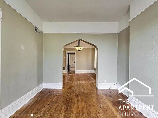 Primary Photo - 2324 W Armitage Ave