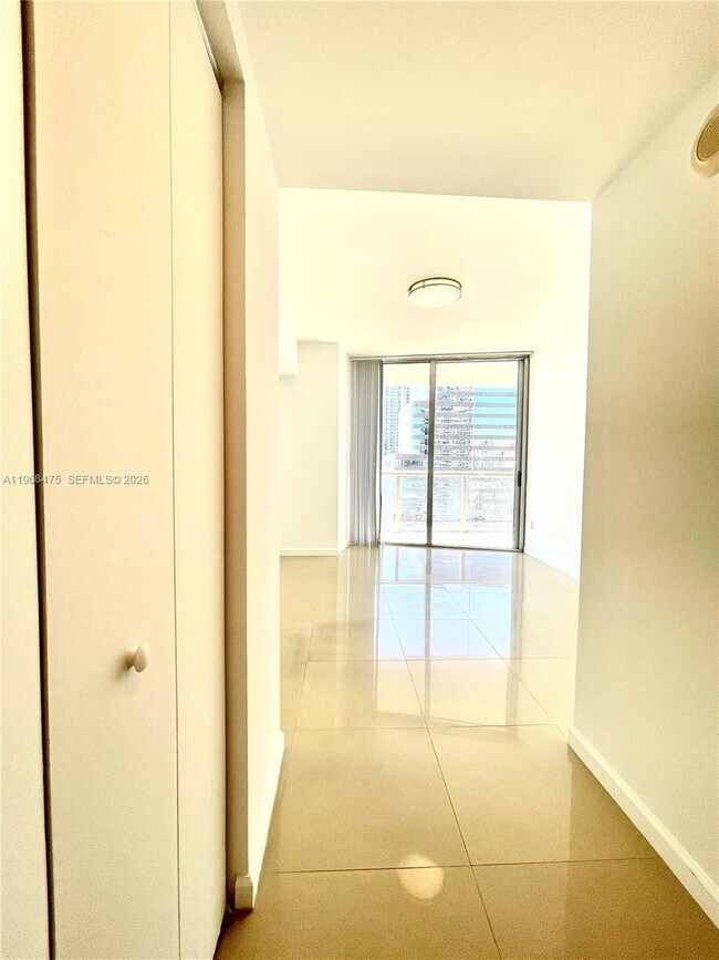 Building Photo - 495 Brickell Ave