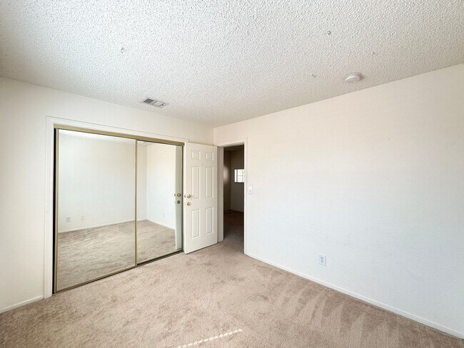 Building Photo - Reflections At The Lakes