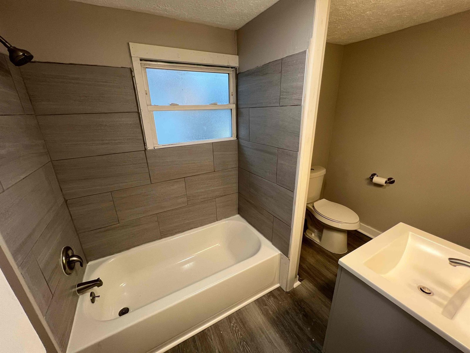 Building Photo - 924 Bloomfield Ave