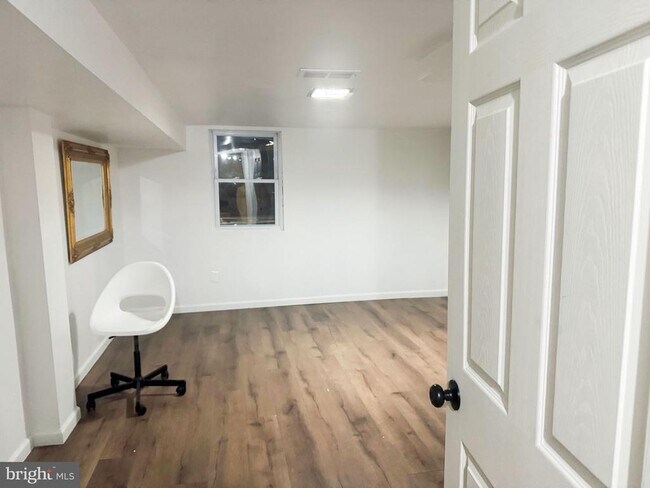 Building Photo - 4402 Ives St