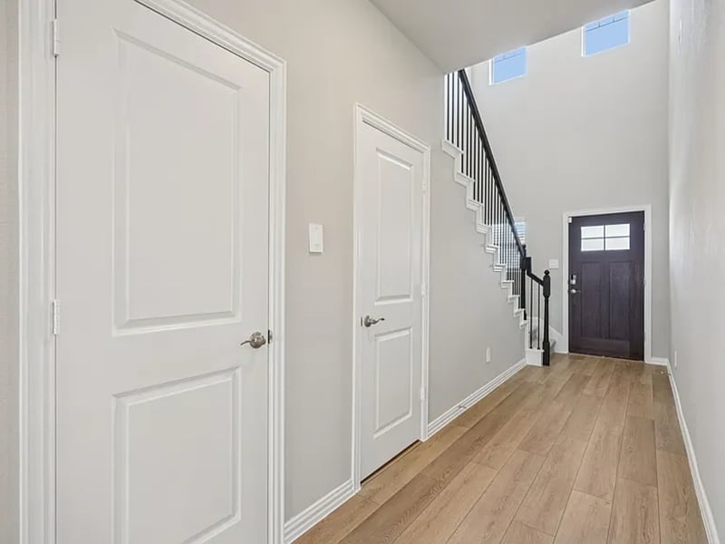 Building Photo - 709 Leavenworth Dr