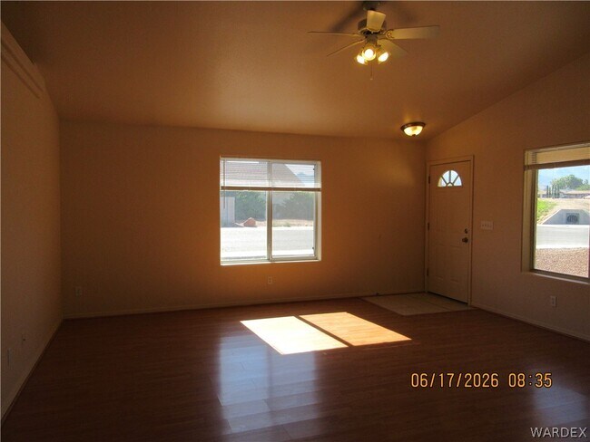 Building Photo - 2747 Phoenix Ave