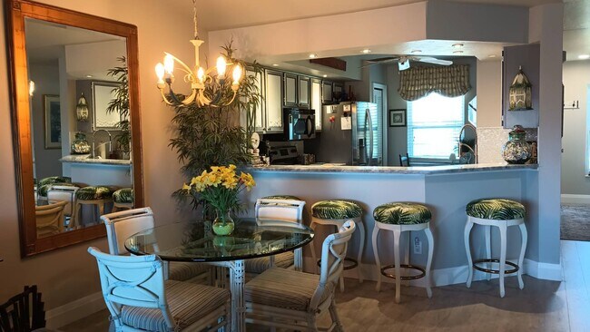 Building Photo - 1950 W Crown Pointe Blvd