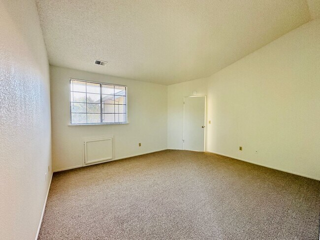 Building Photo - 1537 Yarberry Dr