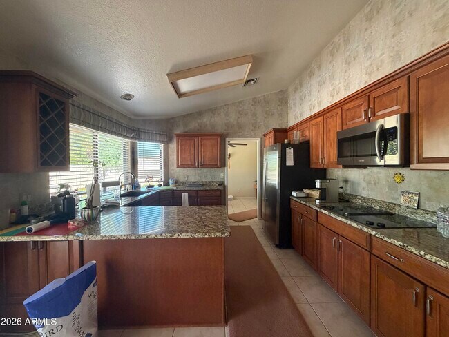 Building Photo - 9418 W Tonto Ln