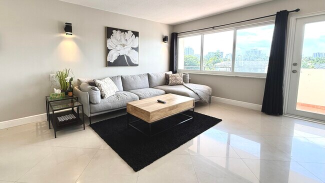 Building Photo - 401 Golden Isles Dr