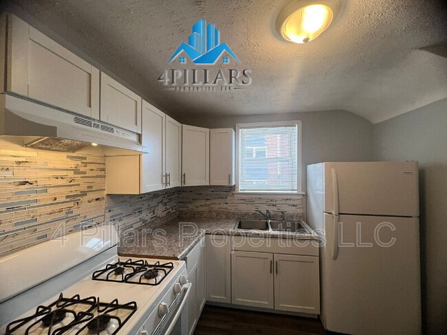 Building Photo - 1311 E Columbus Dr