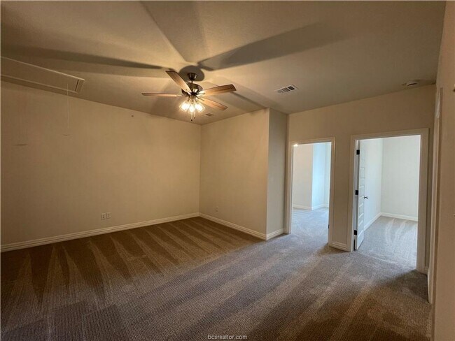 Building Photo - Townhome for lease Available 7/6/2026