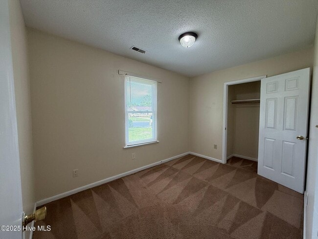 Building Photo - 105 Pecan Ln