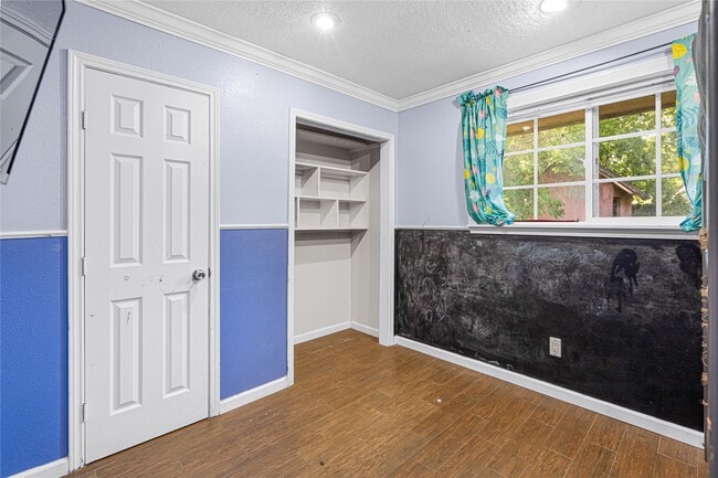 Building Photo - 9319 Jaywood St