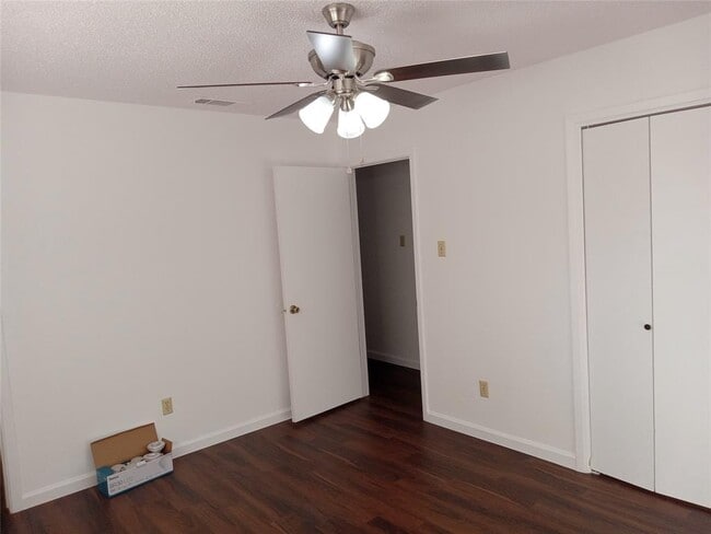 Building Photo - 12900 Hymeadow Dr