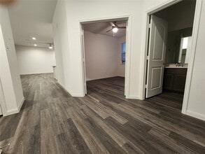 Building Photo - 1606 Happy Vly St