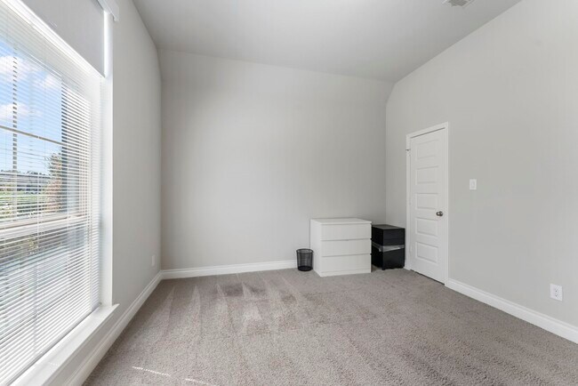 Building Photo - 9410 Mont Ellie Ln