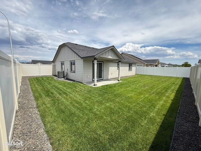 Building Photo - 3bd/2ba House in West Valley with Central AC, Fully Fenced Yard and Two Car Garage!