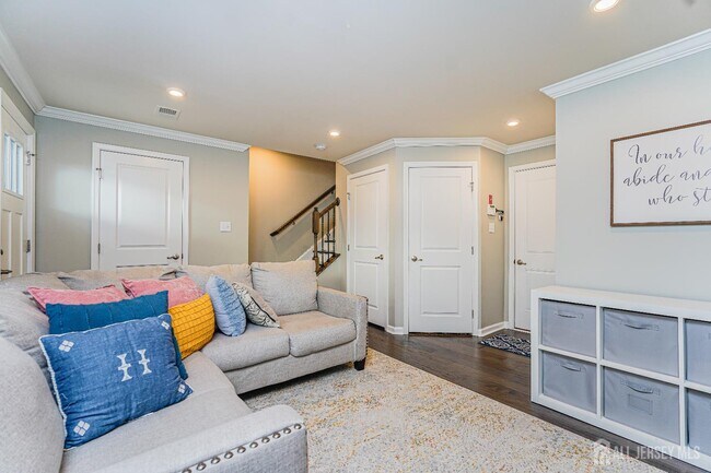 Building Photo - 606 Bayside Ct