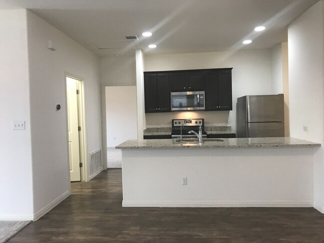 Building Photo - Great 3/2 in Presidential Meadows