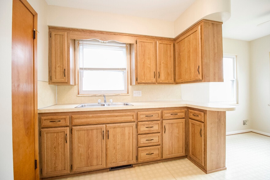 Building Photo - 25 Willamont Rd