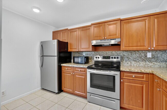 Building Photo - 11 Royal Palm Way