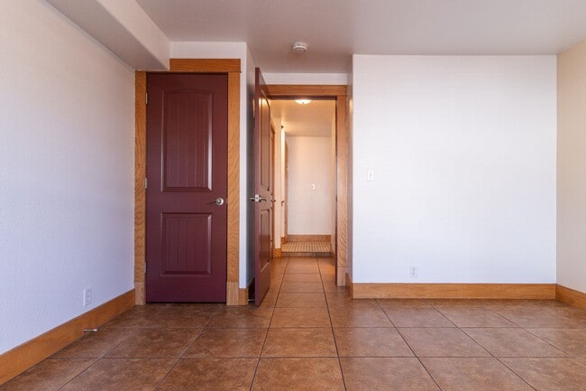 Building Photo - 3-bedroom 2 bath House $2,495