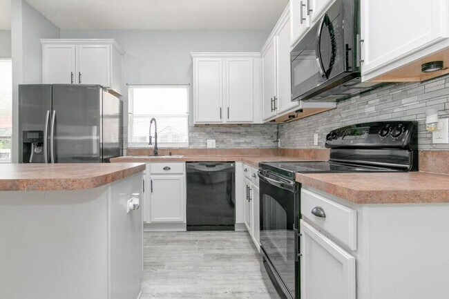 Building Photo - 1511 Whitewater Falls Dr