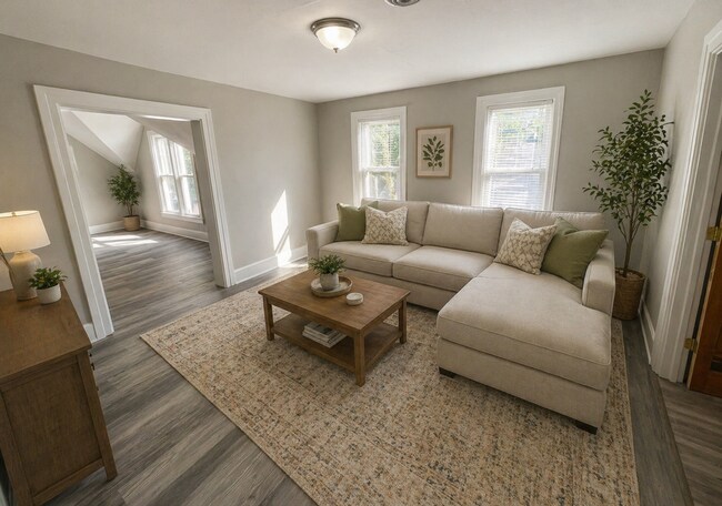 Building Photo - 811 Park St SW